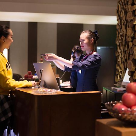 M Hotel Zhengzhou Bagian luar foto