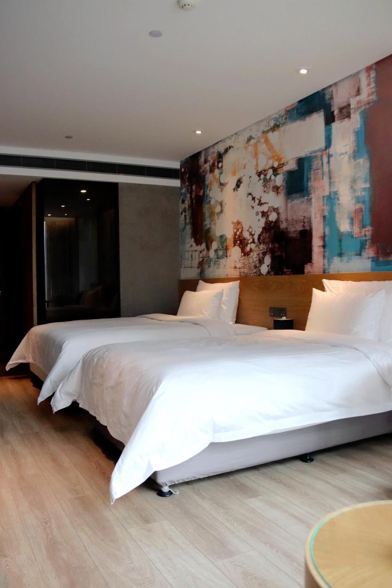 M Hotel Zhengzhou Bagian luar foto