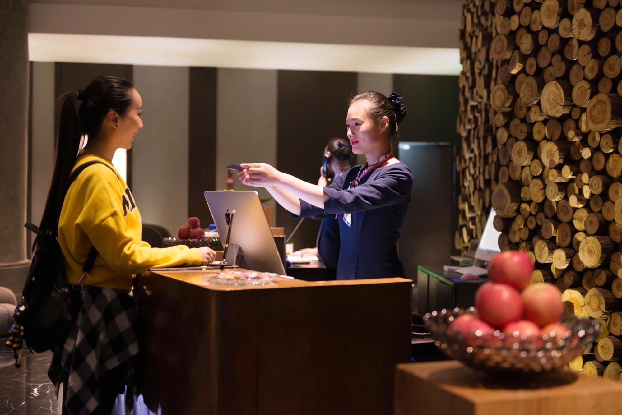 M Hotel Zhengzhou Bagian luar foto