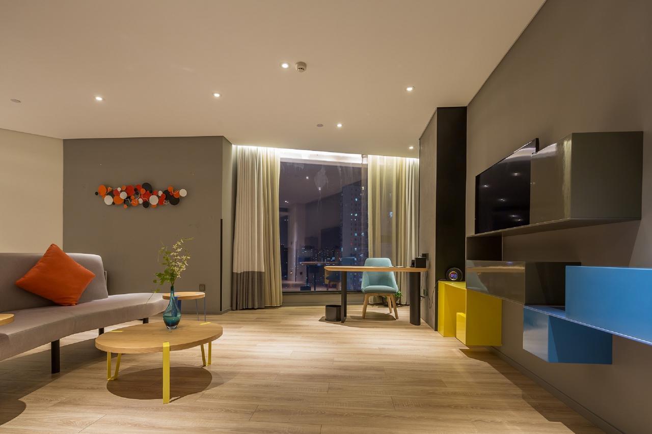 M Hotel Zhengzhou Bagian luar foto