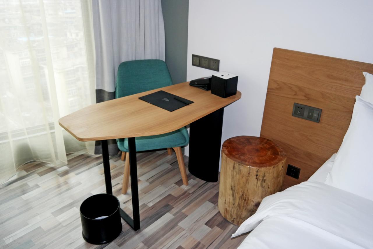 M Hotel Zhengzhou Bagian luar foto