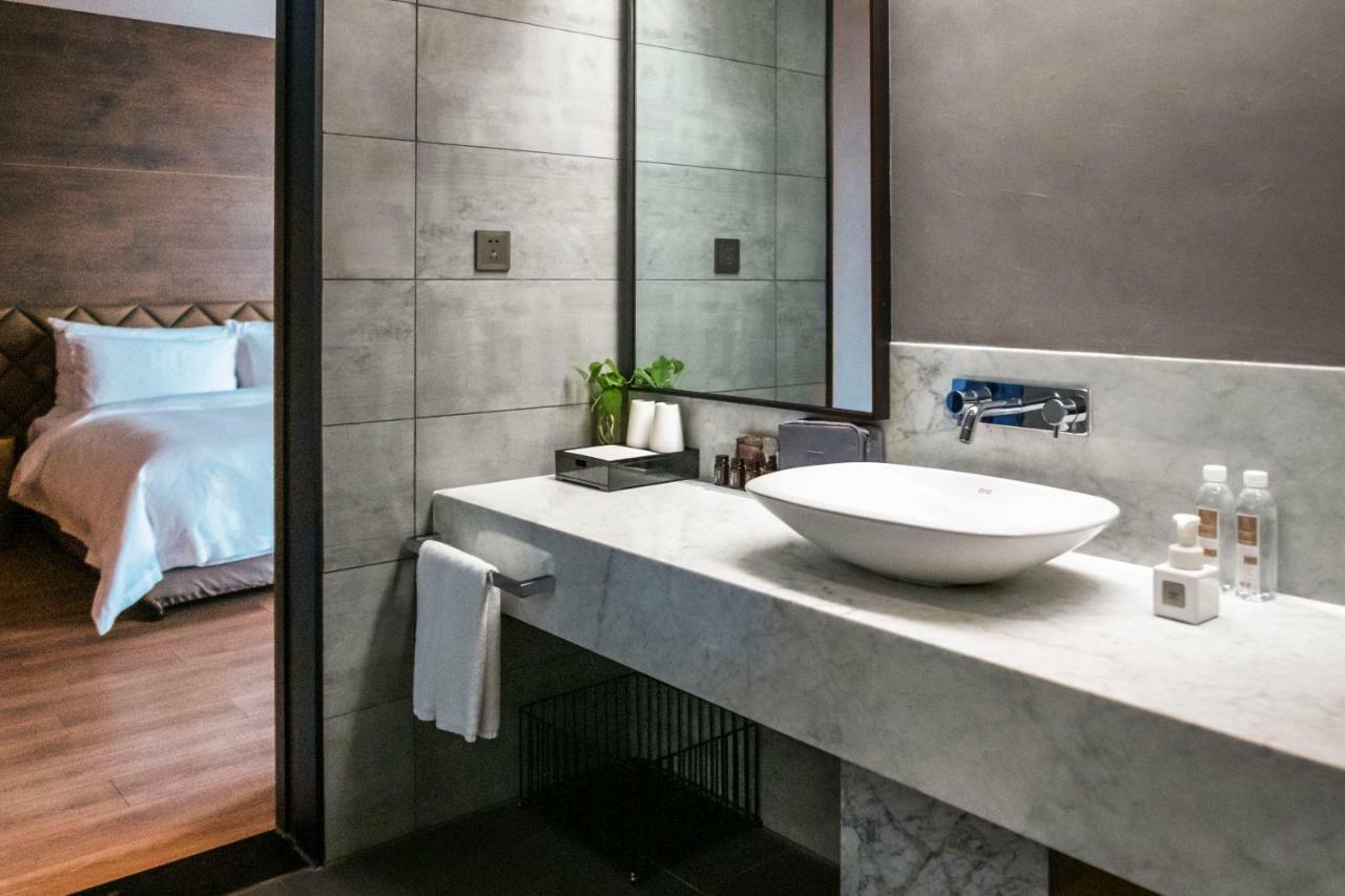 M Hotel Zhengzhou Bagian luar foto
